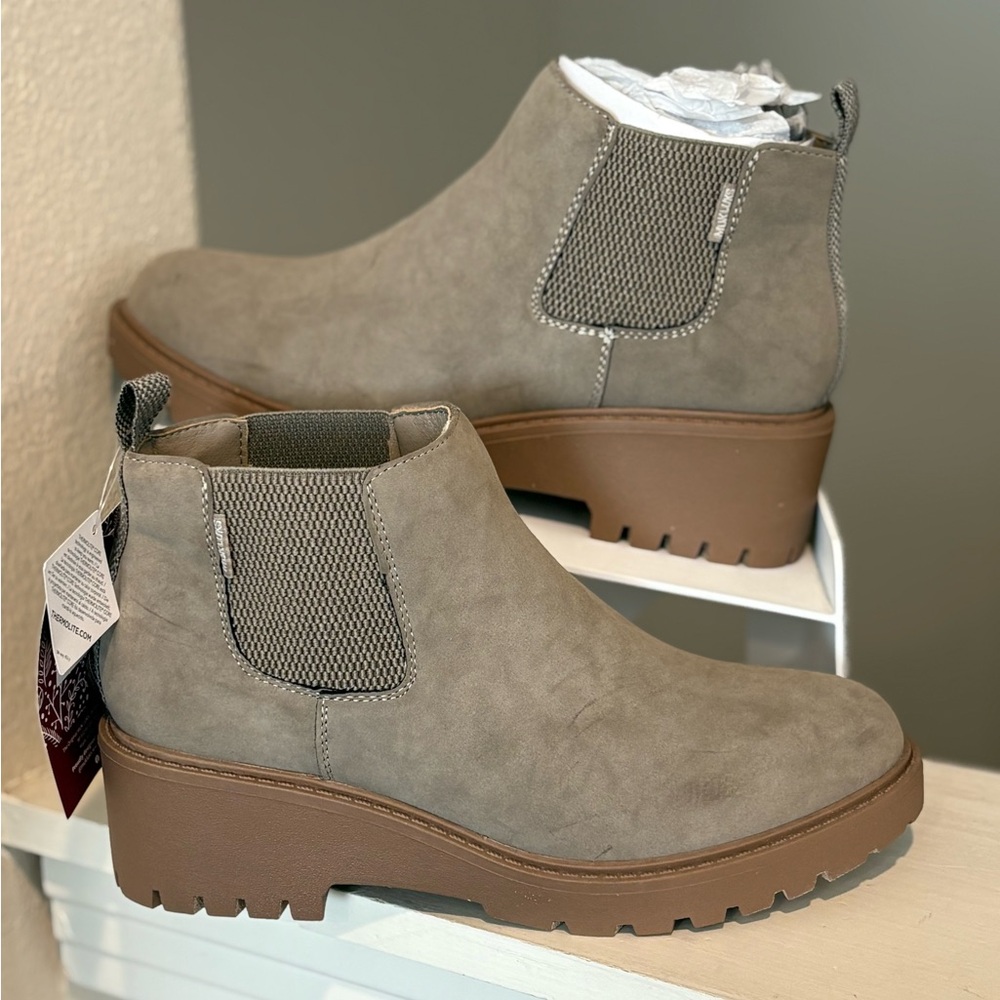 Muk Luks Finley Francis Womens Ankle Boots Taupe Block Heels Pull On Sz 7.5 NIB - Picture 1 of 10